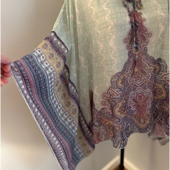 One World Cape style Sheer soft colored Print Blouse 3/4 SleevesSize Medium - Picture 3 of 7